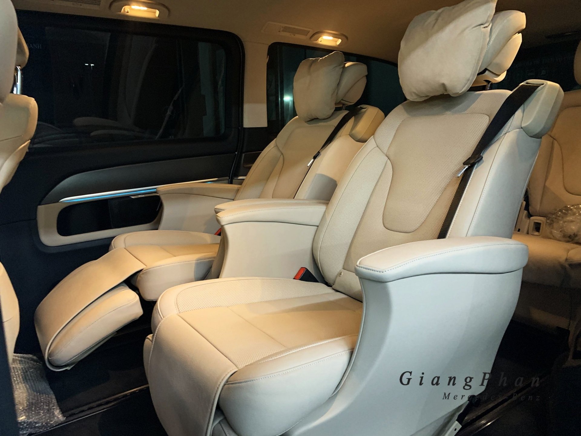 can canh xe gia dinh hang sang mercedes benz v250 amg