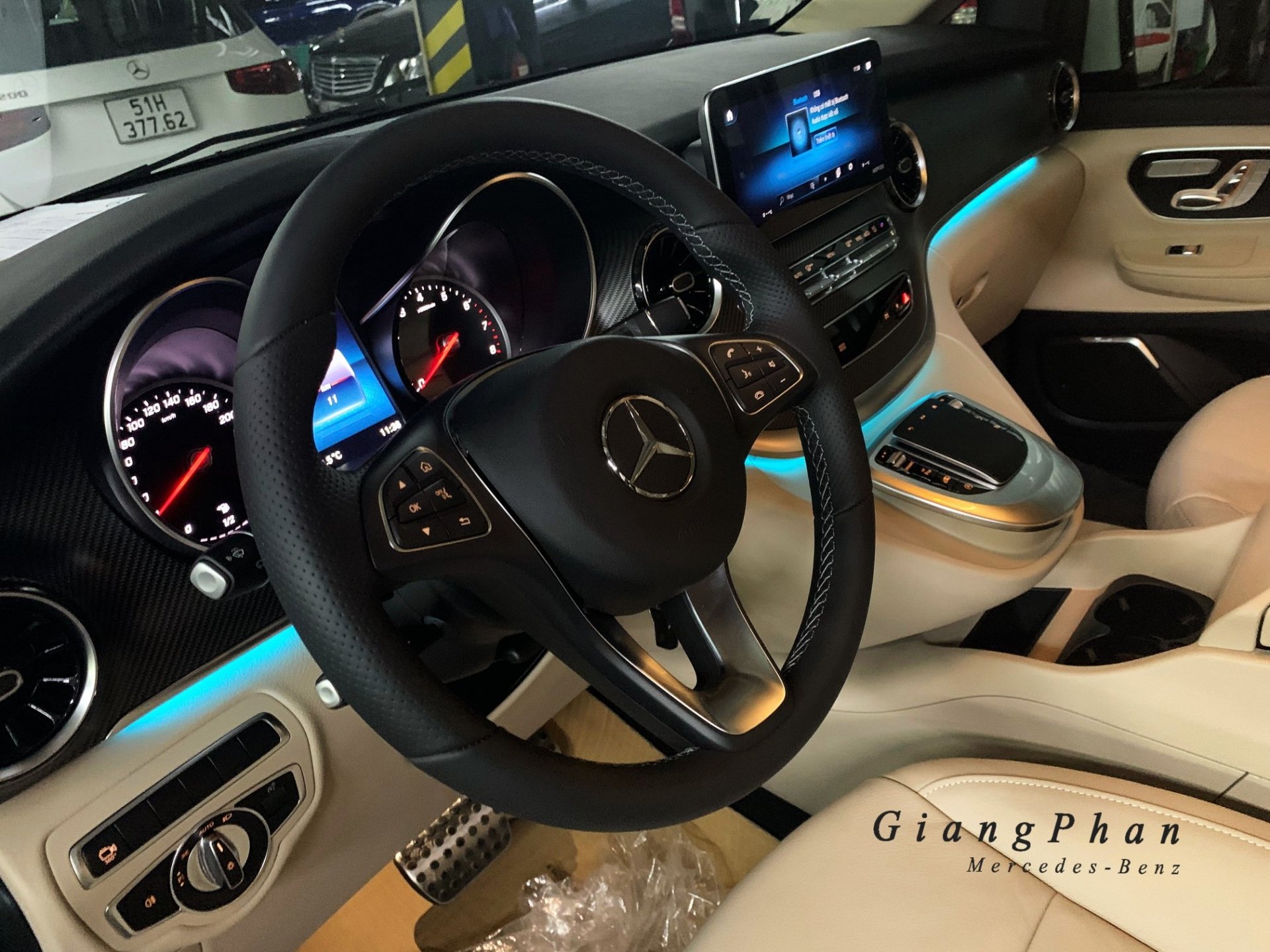 can canh xe gia dinh hang sang mercedes benz v250 amg