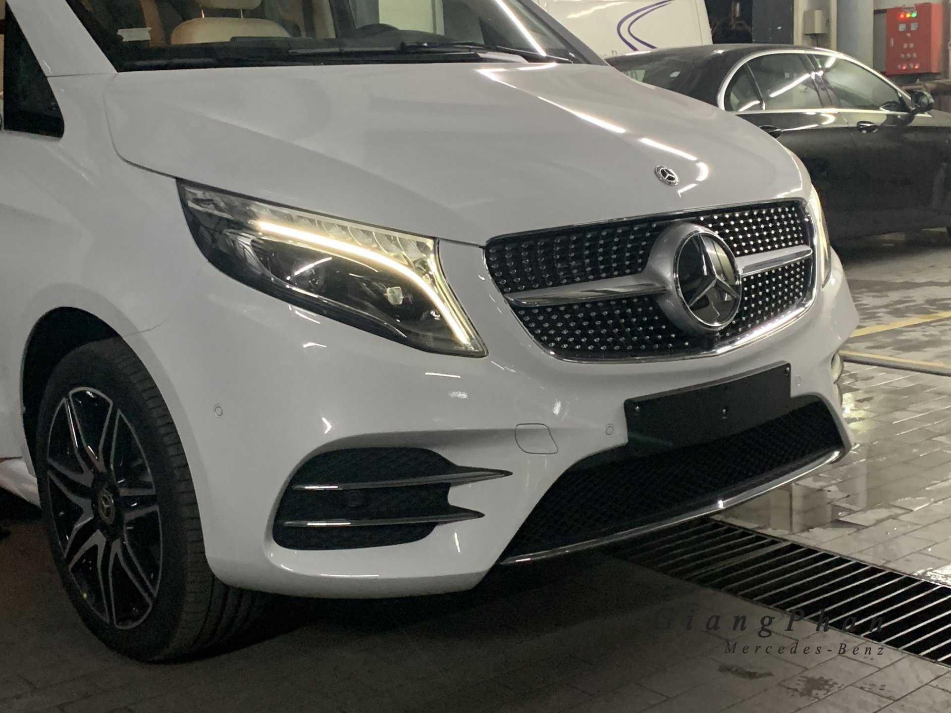 can canh xe gia dinh hang sang mercedes benz v250 amg