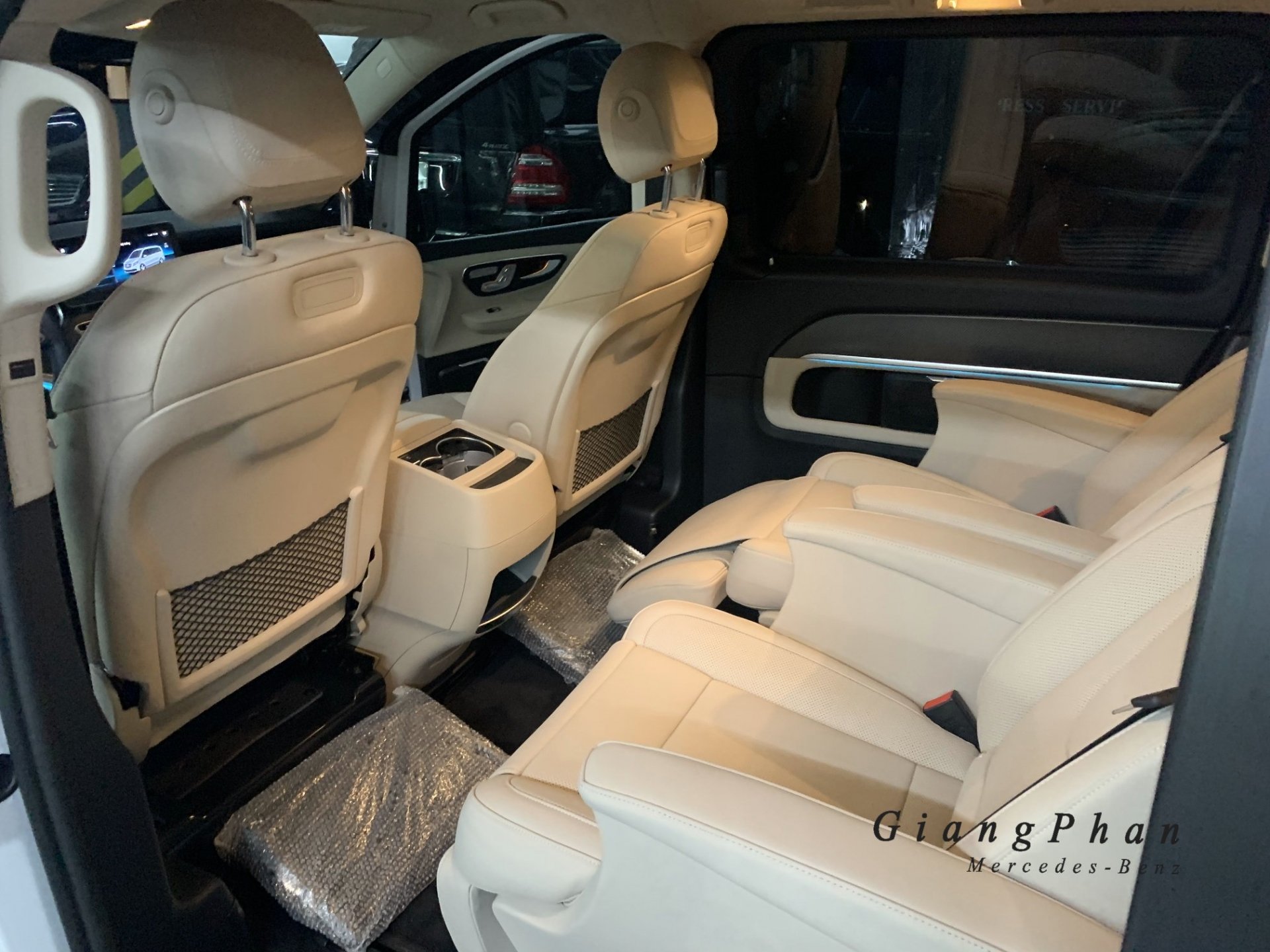 can canh xe gia dinh hang sang mercedes benz v250 amg