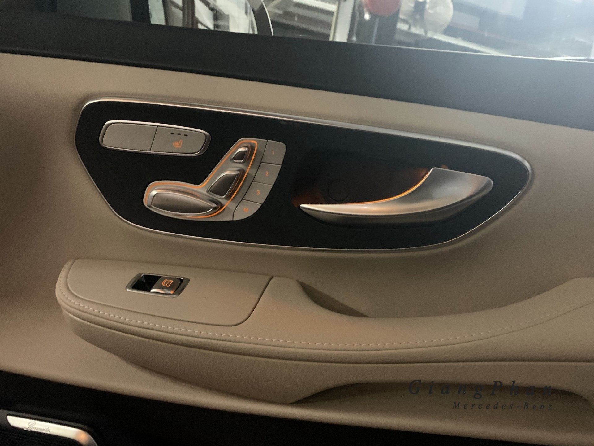 can canh xe gia dinh hang sang mercedes benz v250 amg