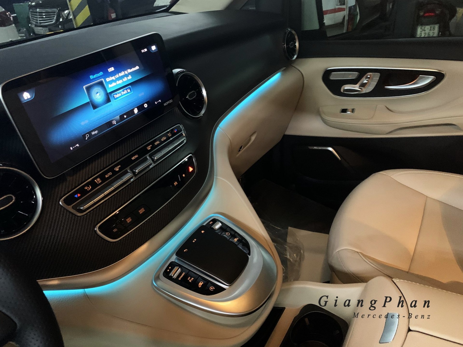 can canh xe gia dinh hang sang mercedes benz v250 amg