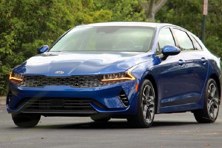 Kia K5 GT 2021 sẽ vượt trội hơn cả BMW 330i như tuyên bố? kia k5 gt 2021 se vuot troi hon ca bmw 330i nhu tuyen bo