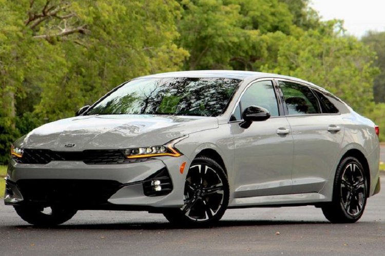Kia K5 GT 2021 sẽ vượt trội hơn cả BMW 330i như tuyên bố? kia k5 gt 2021 se vuot troi hon ca bmw 330i nhu tuyen bo