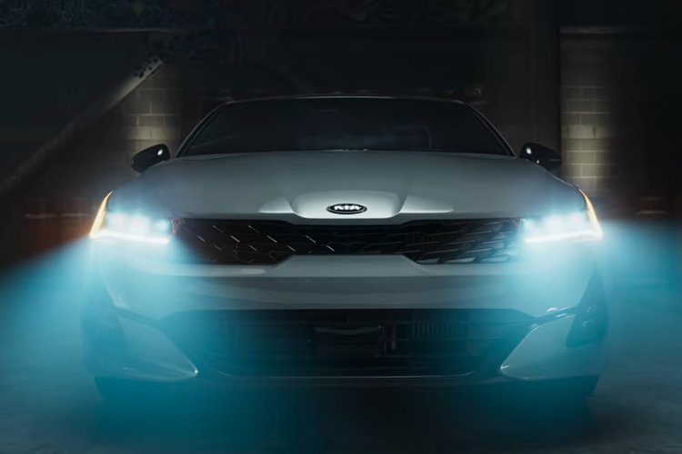 Kia K5 GT 2021 sẽ vượt trội hơn cả BMW 330i như tuyên bố? kia k5 gt 2021 se vuot troi hon ca bmw 330i nhu tuyen bo