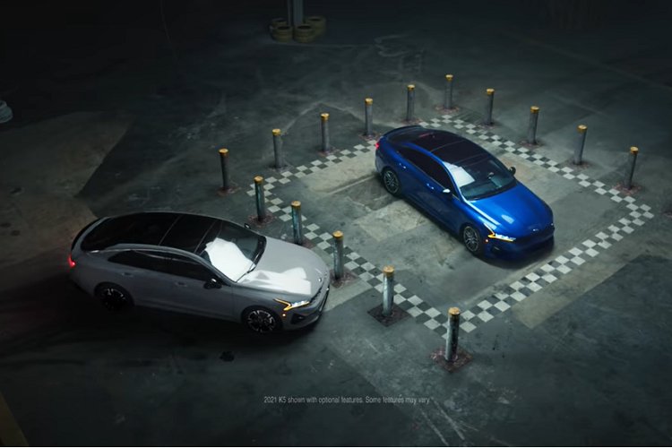 Kia K5 GT 2021 sẽ vượt trội hơn cả BMW 330i như tuyên bố? kia k5 gt 2021 se vuot troi hon ca bmw 330i nhu tuyen bo