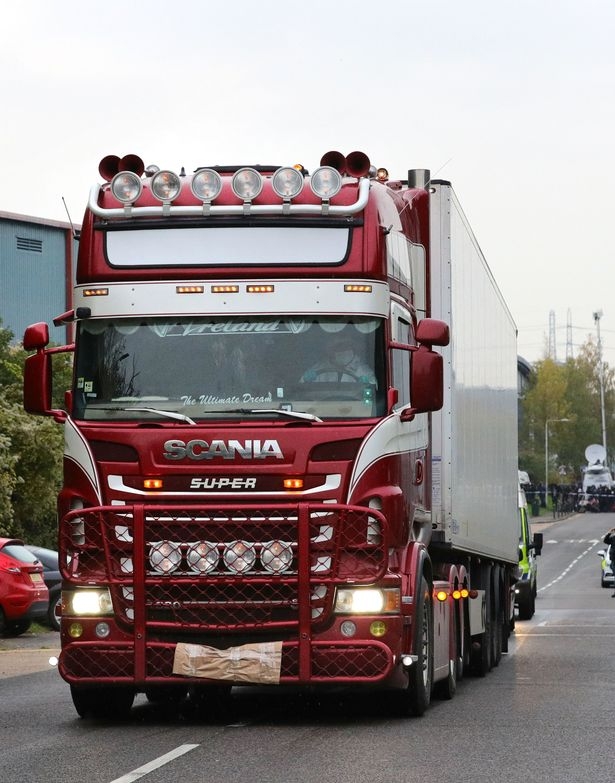 Cảnh sát Essex dành 1 phút mặc niệm 39 nạn nhân thiệt mạng trong xe container canh sat essex danh 1 phut mac niem 39 nan nhan thiet mang trong xe container