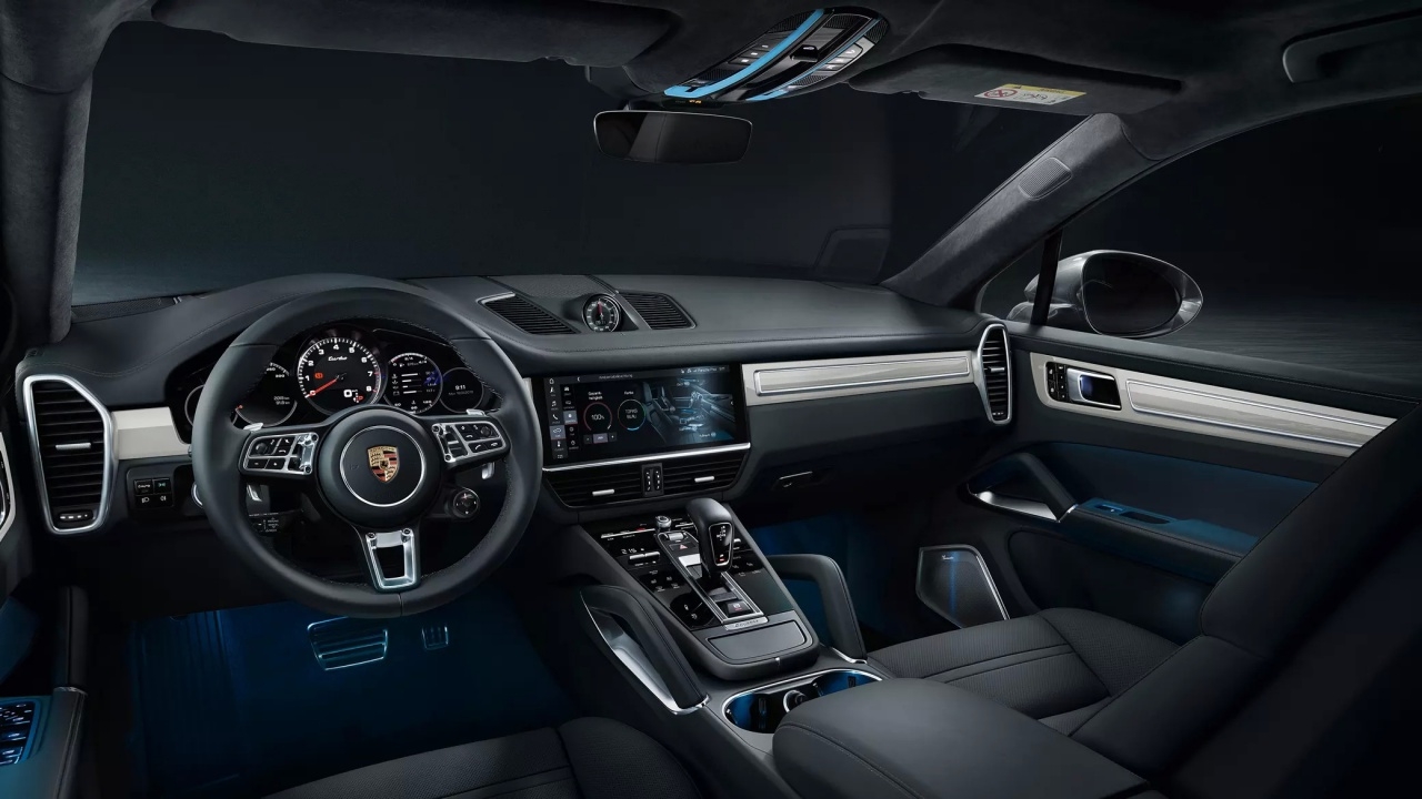 Cặp đôi Porsche Cayenne Coupe 2020 đầu tiên về Việt Nam cap doi porsche cayenne coupe 2020 dau tien ve viet nam