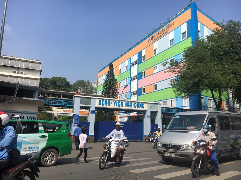 sinh con tai nha 10100 be so sinh chao doi khong tu tho duoc