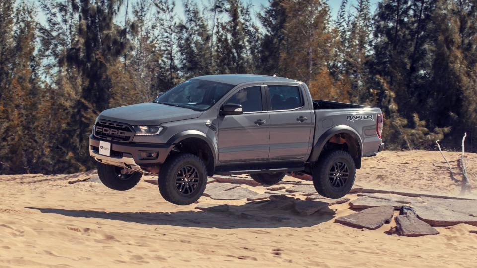 ford ranger raptor 2020 so huu mot loat trang bi moi