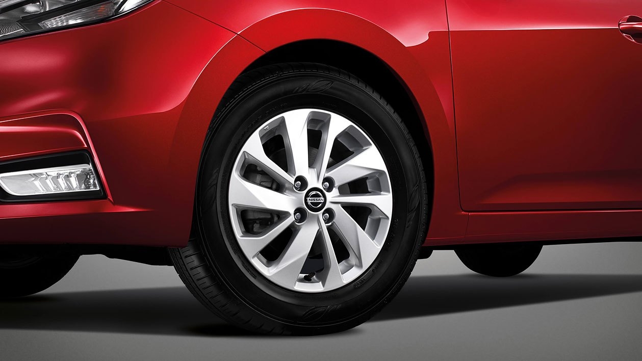 ra mat nissan sunny the he moi gia ban 383 trieu dong