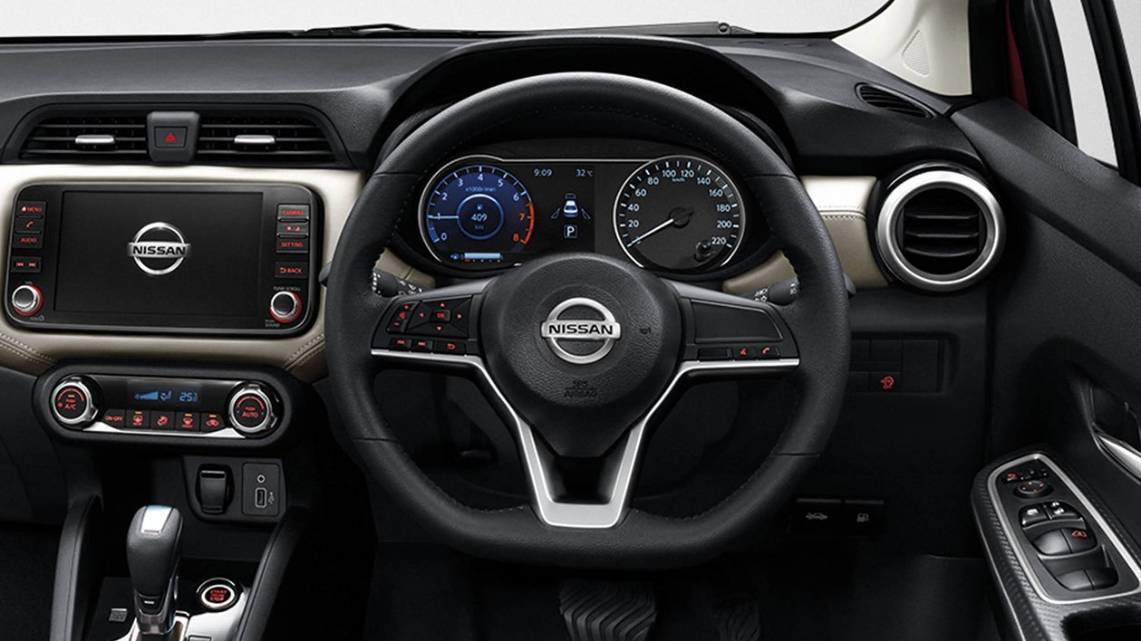 ra mat nissan sunny the he moi gia ban 383 trieu dong