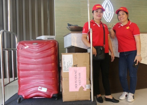 2 CĐV, 4 vali, 60 kg thức ăn nuôi giấc mộng vàng