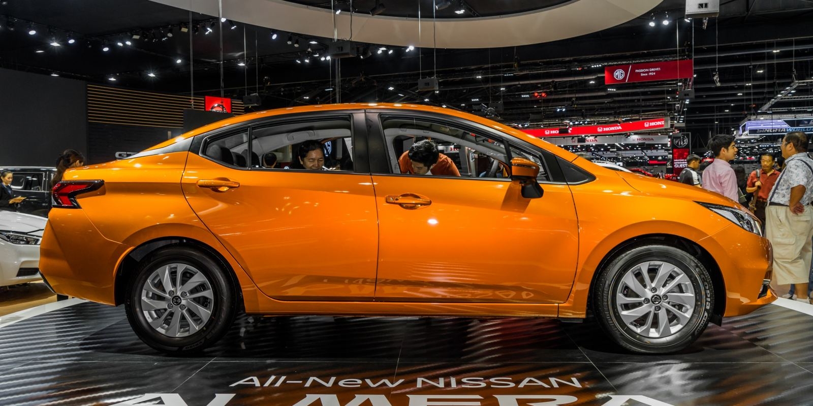 Ảnh thực tế Nissan Sunny thế hệ mới vừa được ra mắt anh thuc te nissan sunny the he moi vua duoc ra mat