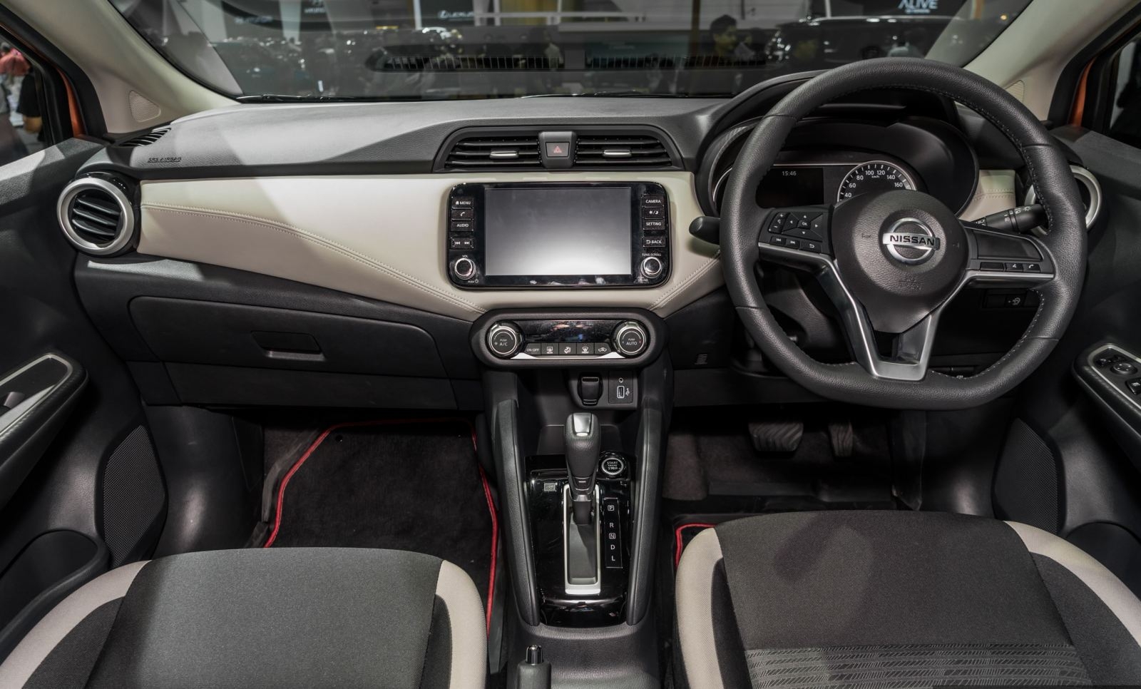 Ảnh thực tế Nissan Sunny thế hệ mới vừa được ra mắt anh thuc te nissan sunny the he moi vua duoc ra mat