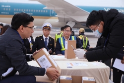 xe khach giuong nam va cham xe may 3 nguoi thuong vong