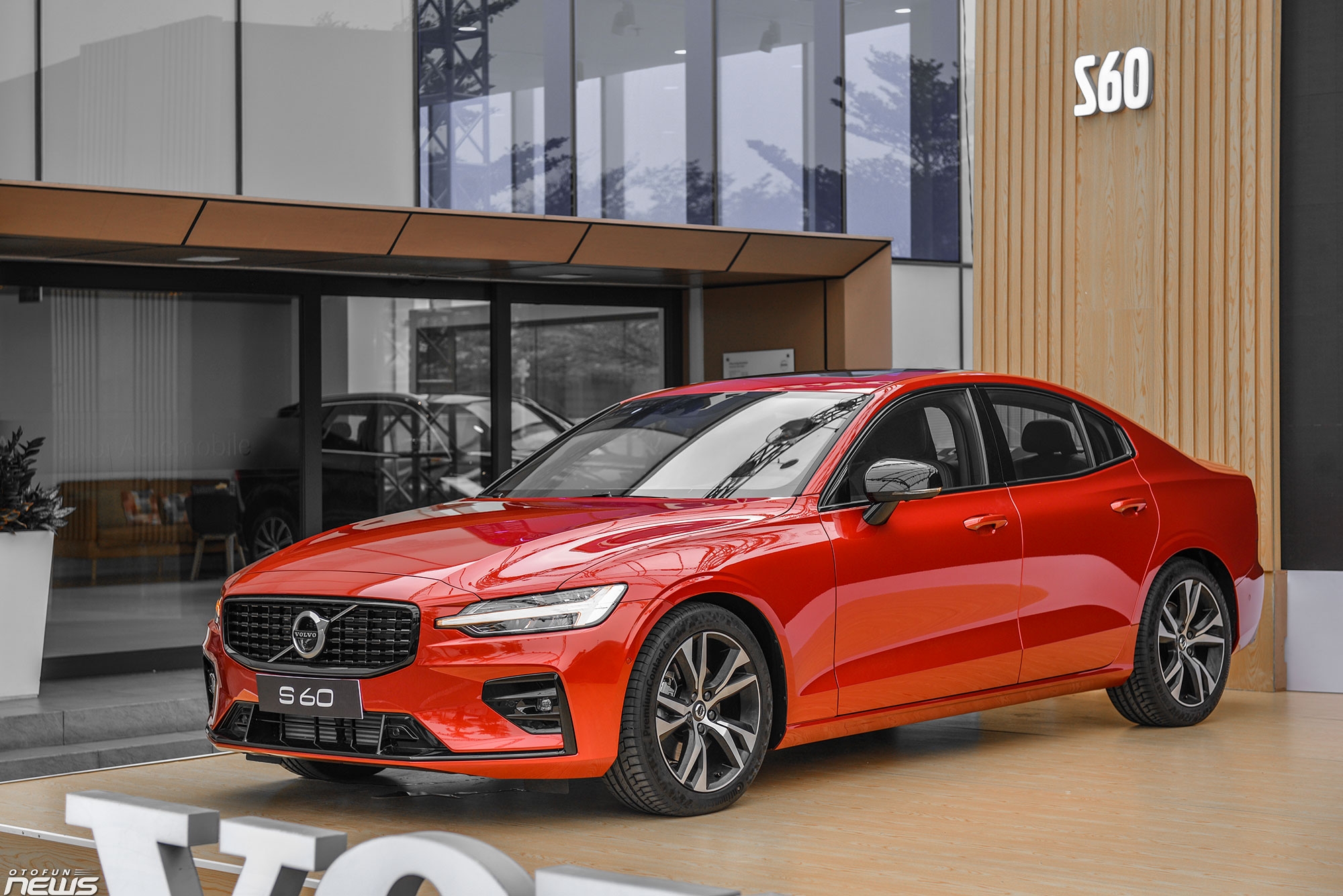 Xe sang Volvo S60 và XC90 T8 Hybrid ra mắt khách hàng phía Bắc
