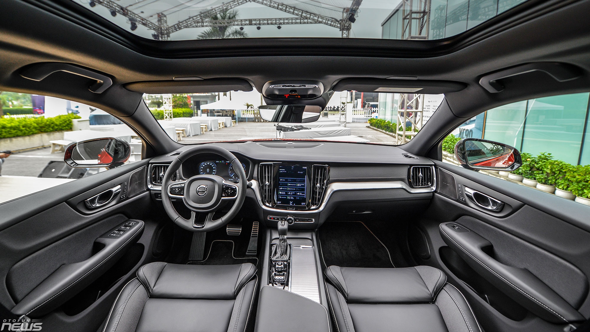 Chi tiết sedan hạng sang Volvo S60 R-Design giá 1,7 tỷ Chi tiết sedan hạng sang Volvo S60 R-Design giá 1,7 tỷ