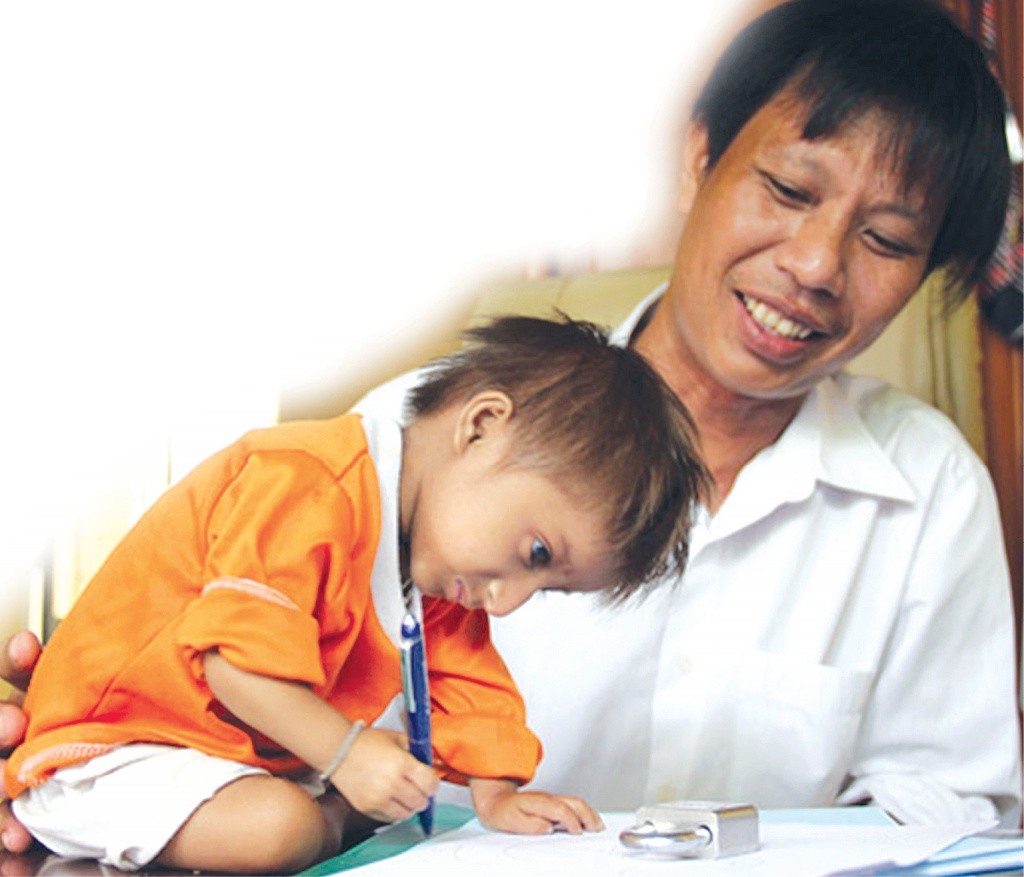 Tạm biệt cậu bé tí hon K’Rể