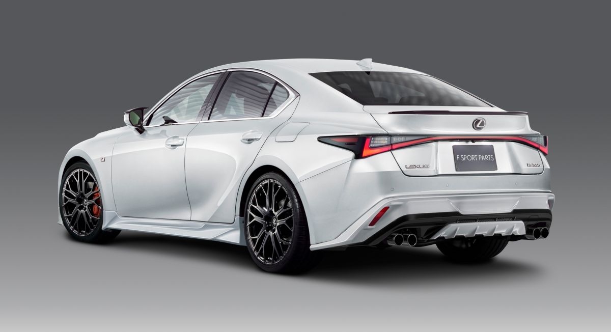 Lexus IS 2021 có thêm hai gói trang bị thể thao
