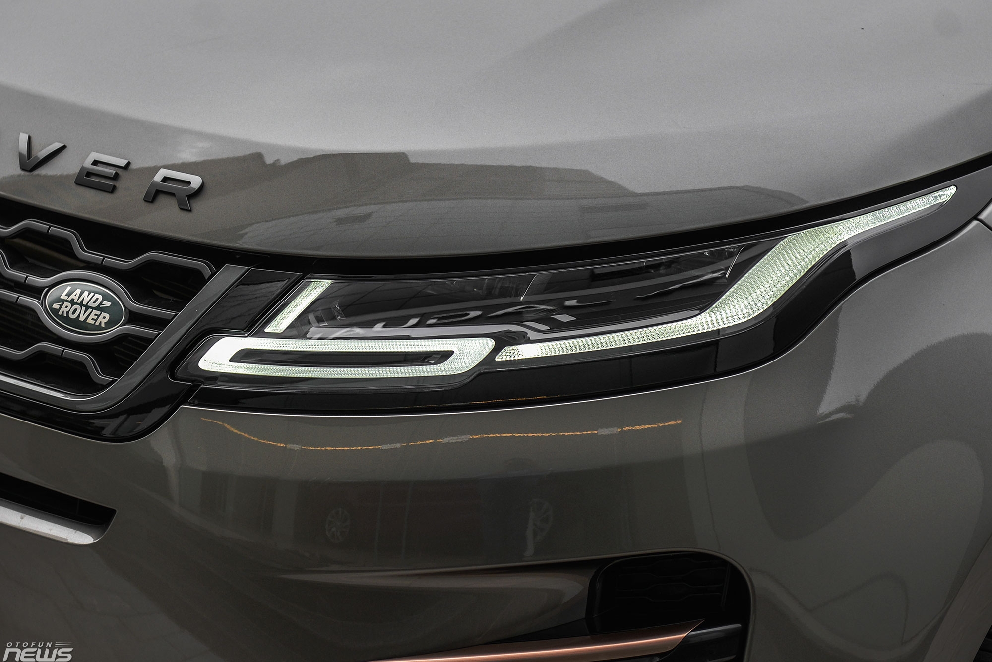 Cận cảnh Range Rover Evoque R-Dynamic SE giá 4,35 tỷ đồng tại Việt Nam Cận cảnh Range Rover Evoque R-Dynamic SE giá 4,35 tỷ đồng tại Việt Nam