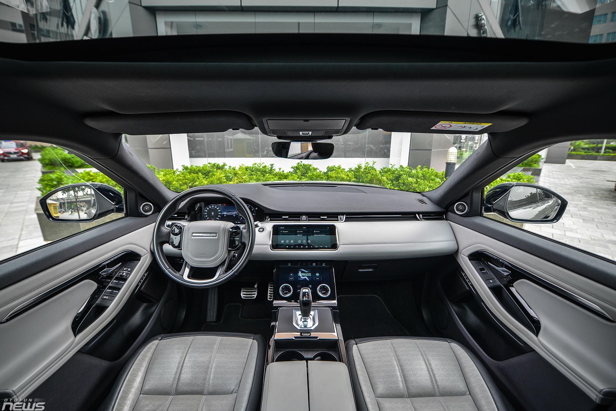 Cận cảnh Range Rover Evoque R-Dynamic SE giá 4,35 tỷ đồng tại Việt Nam Cận cảnh Range Rover Evoque R-Dynamic SE giá 4,35 tỷ đồng tại Việt Nam