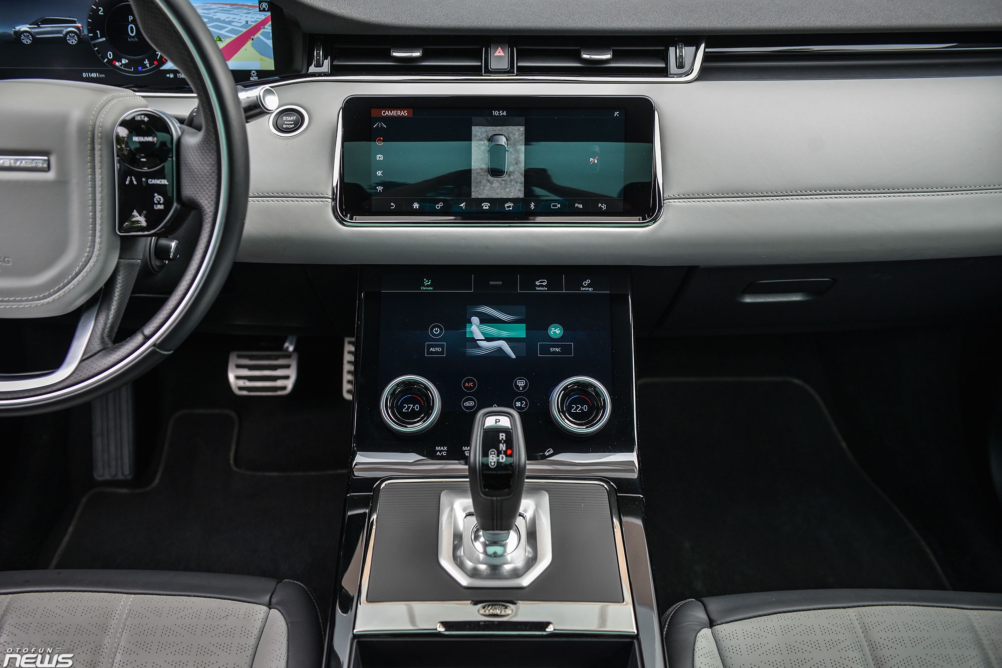 Cận cảnh Range Rover Evoque R-Dynamic SE giá 4,35 tỷ đồng tại Việt Nam Cận cảnh Range Rover Evoque R-Dynamic SE giá 4,35 tỷ đồng tại Việt Nam