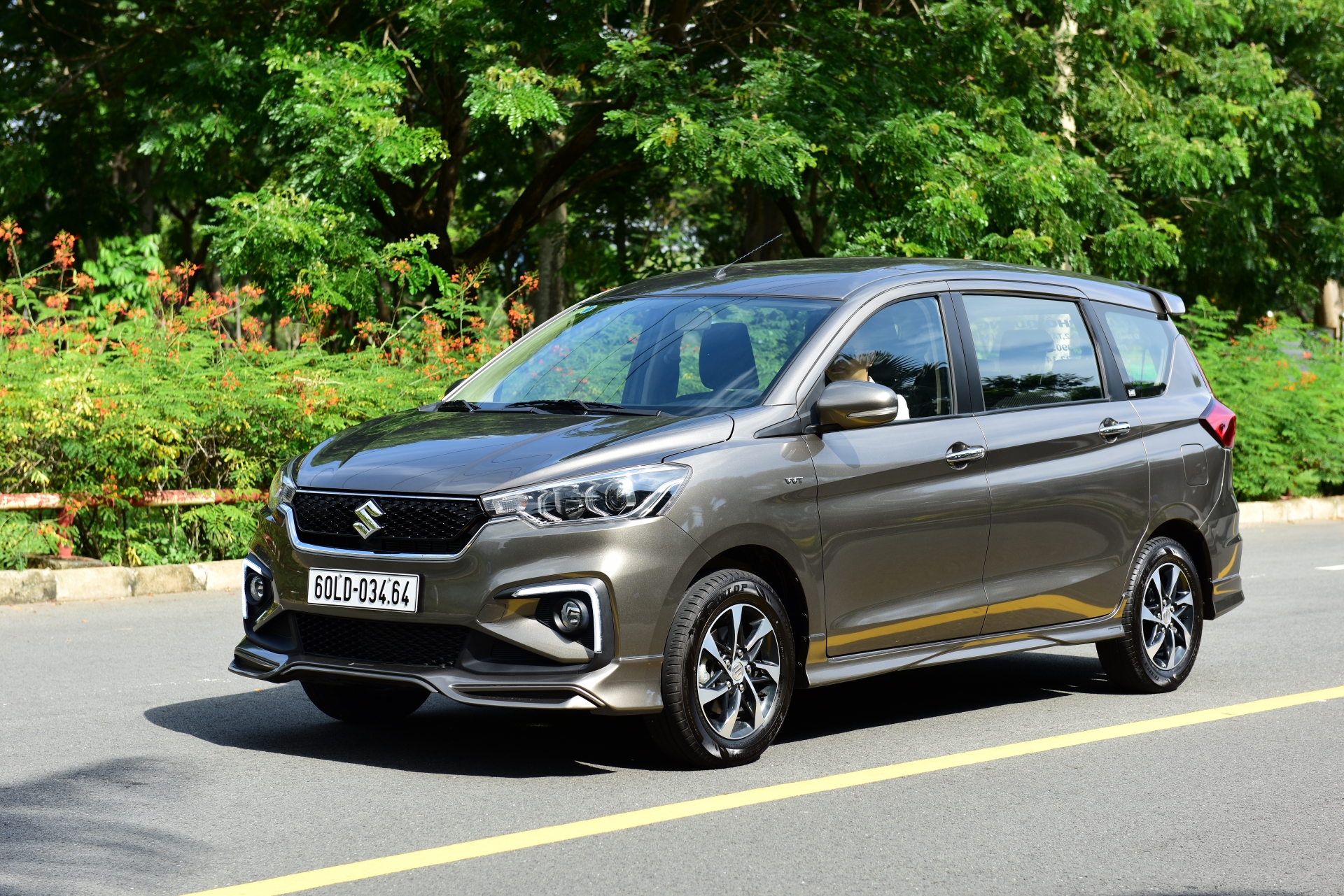 3517-ertiga-sport-la-myt-lya-chyn-thong-minh-mang-yyn-cho-ngyyi-sy-dyng-nhiyu-lyi-ich-hyn-so-vyi-mua-xe-cy