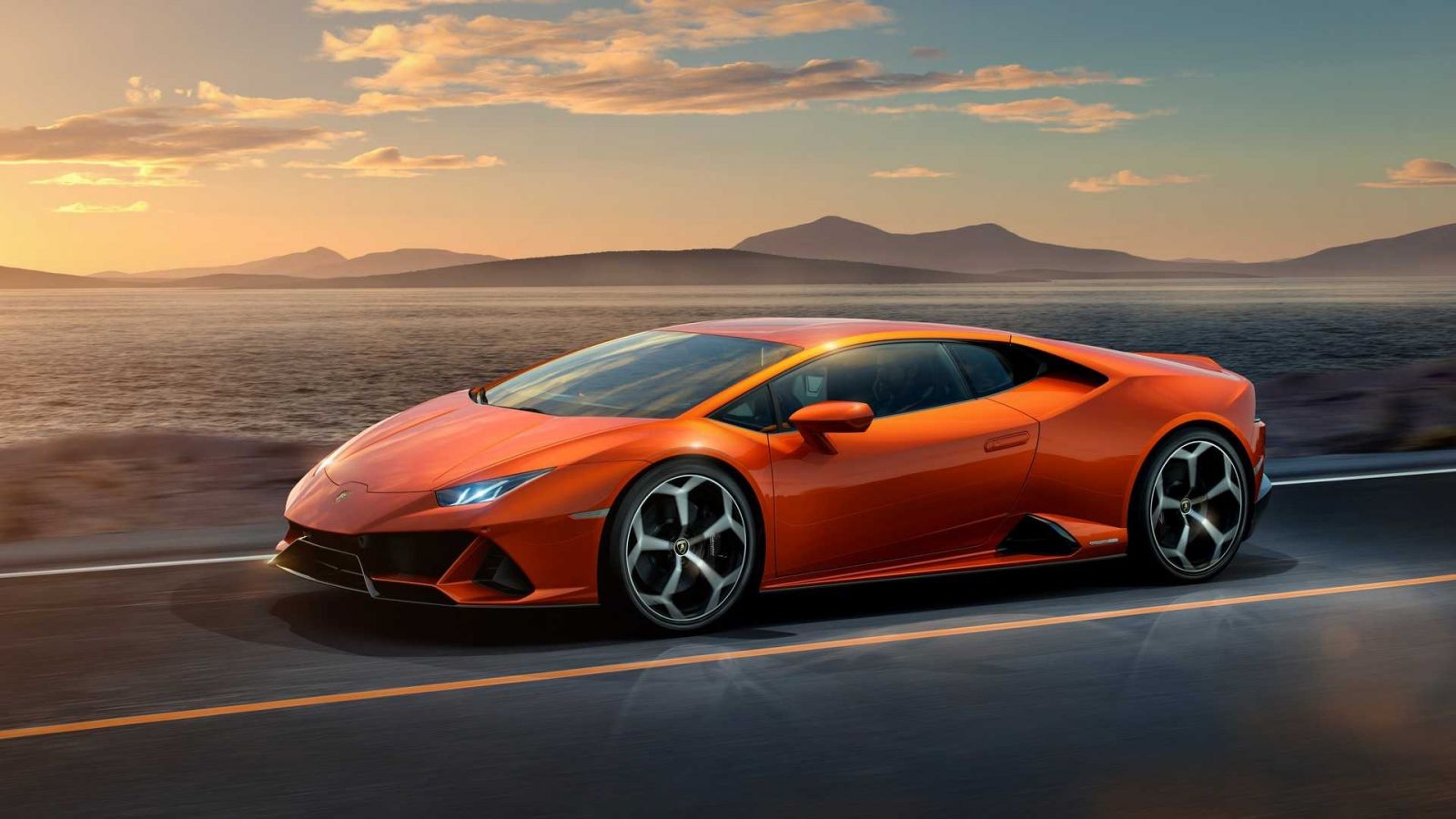 Lamborghini 'nhá hàng' siêu xe mới trước khi ra mắt