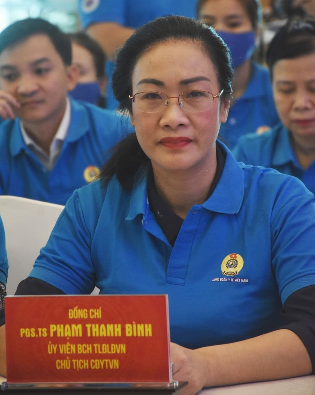 Cùng hành động để bảo vệ Blouse trắng Cùng hành động để bảo vệ Blouse trắng