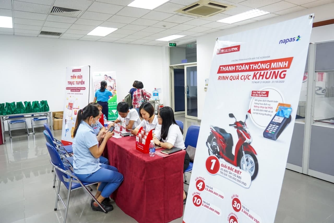 Đẩy mạnh chi tiêu không dùng tiền mặt: "Biến hiện tượng thành xu hướng"