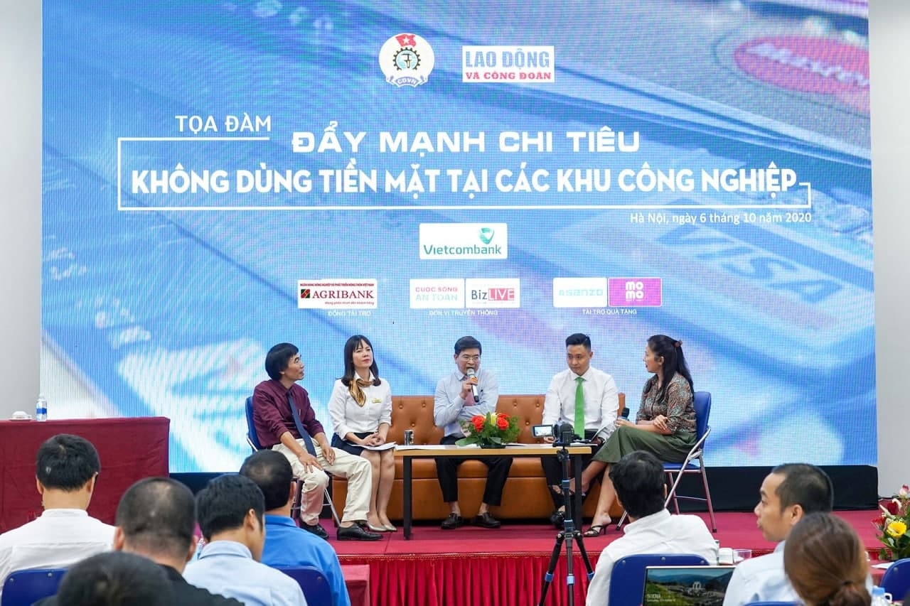 Đẩy mạnh chi tiêu không dùng tiền mặt: "Biến hiện tượng thành xu hướng"