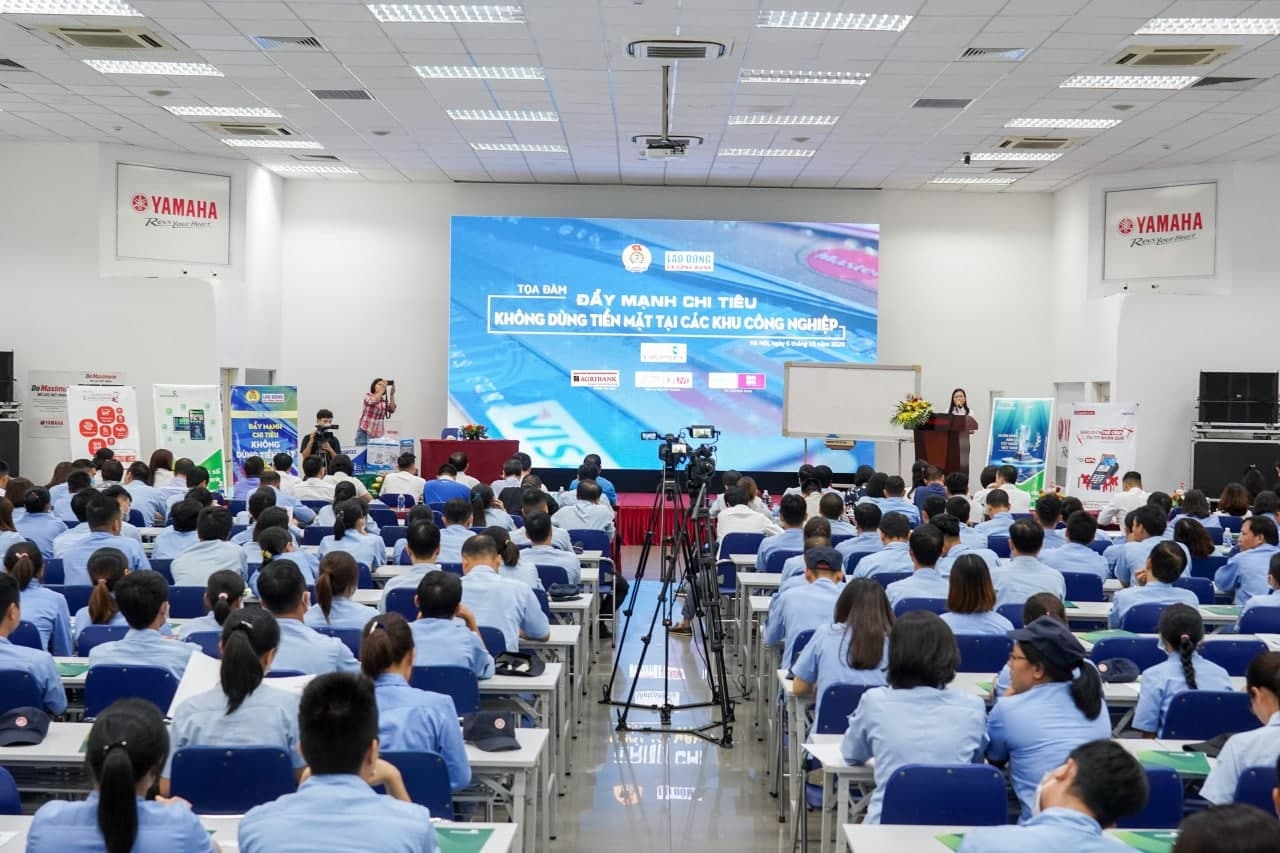 Đẩy mạnh chi tiêu không dùng tiền mặt: "Biến hiện tượng thành xu hướng"