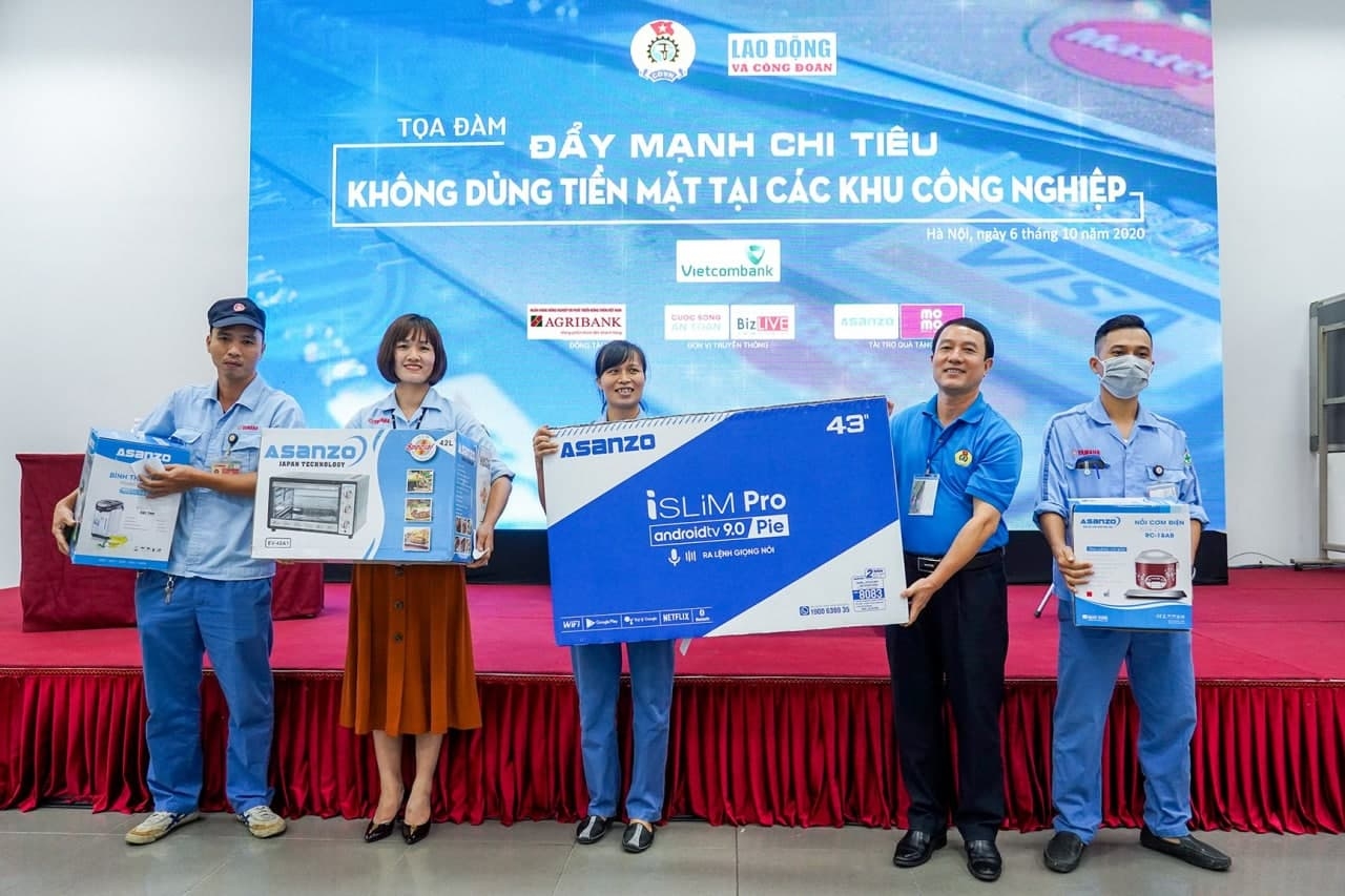 Đẩy mạnh chi tiêu không dùng tiền mặt: "Biến hiện tượng thành xu hướng"