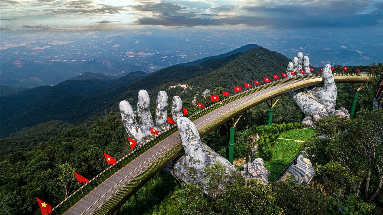 Cầu Vàng đẹp trong mọi khoảnh khắc thời gian Cầu Vàng đẹp trong mọi khoảnh khắc thời gian