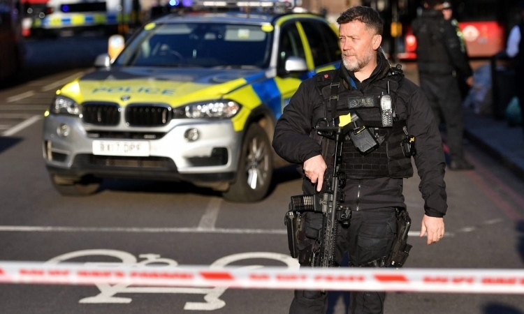 Khi cảnh sát nổ súng bắn tội phạm