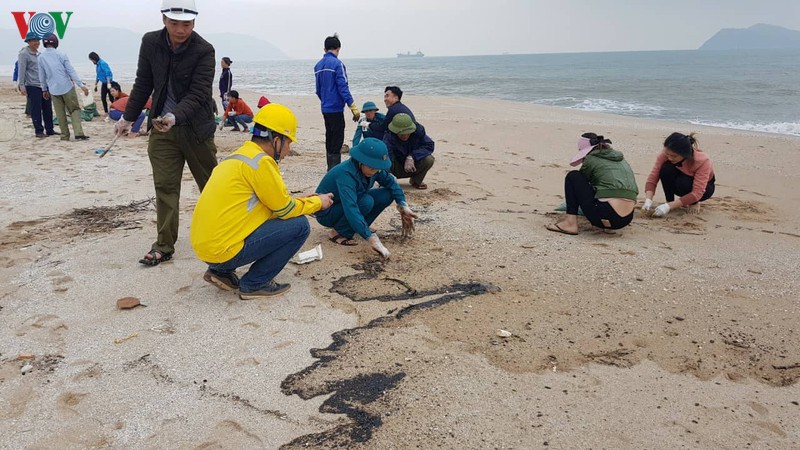 khac phuc moi truong vi dau tran sau su chim tau hang 9000 tan