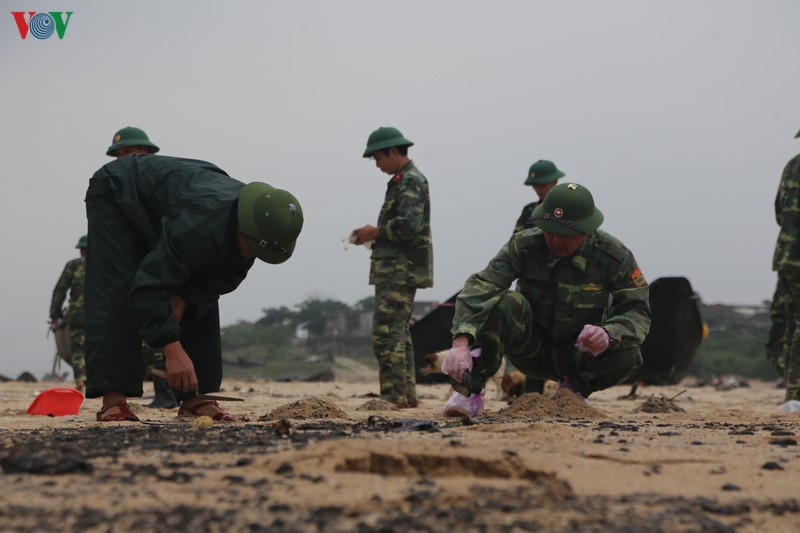 khac phuc moi truong vi dau tran sau su chim tau hang 9000 tan