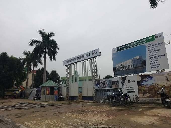 "Bất an" về cần cẩu tháp treo lơ lửng trên đầu người đi đường nghe an can cau thap treo lo lung tren dau nguoi di duong