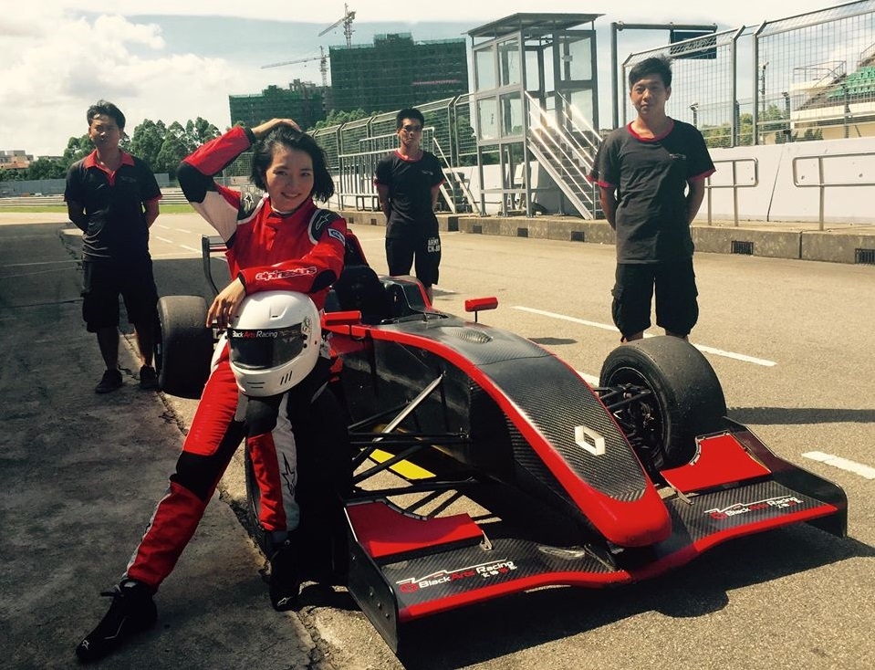 Tay đua nữ nói gì trước vòng loại Auto Gymkhana miền Nam tay dua nu noi gi truoc vong loai auto gymkhana mien nam