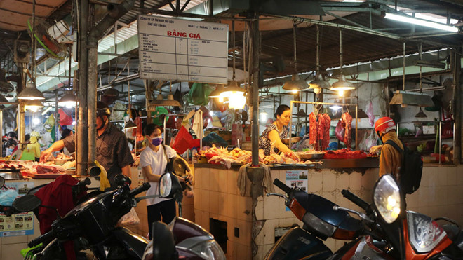 Sốc vì thịt heo lên 200.000 đồng/kg, công nhân thay thịt bằng… cá khô Sốc vì thịt heo lên 200.000 đồng/kg, công nhân thay thịt bằng… cá khô