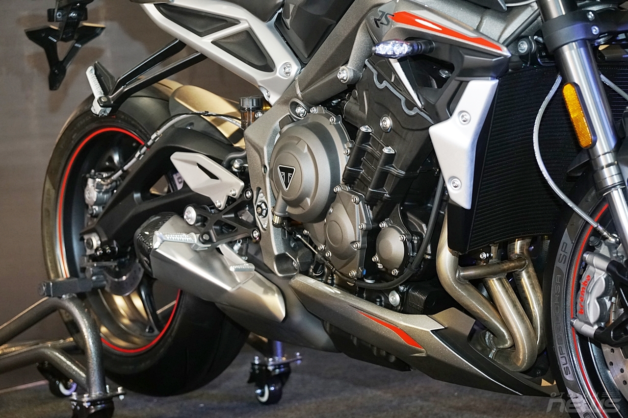 mo to duong pho street triple rs 2020 co gia 435 trieu dong