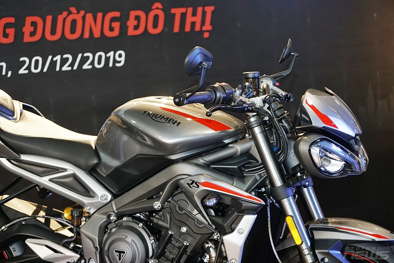 mo to duong pho street triple rs 2020 co gia 435 trieu dong