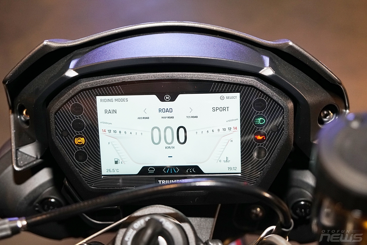 mo to duong pho street triple rs 2020 co gia 435 trieu dong