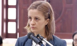 phan no lai xe buyt khanh quynh vua dieu khien phuong tien vua dung dien thoai