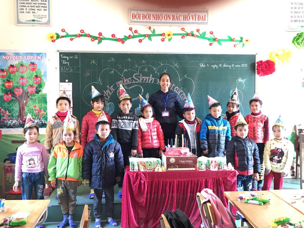 ve noi nhung nguoi lai do cam ban gop gao thoi com trua nuoi hoc tro ngheo