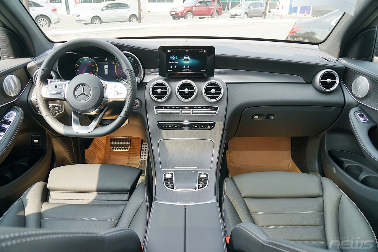 Ảnh thực tế Mercedes-Benz GLC 300 2020 đầu tiên tại Việt Nam anh thuc te mercedes benz glc 300 2020 dau tien tai viet nam