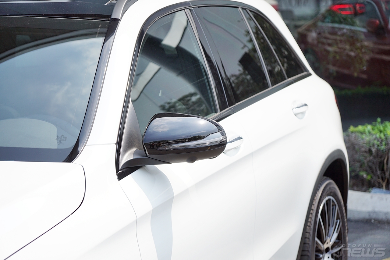 Ảnh thực tế Mercedes-Benz GLC 300 2020 đầu tiên tại Việt Nam anh thuc te mercedes benz glc 300 2020 dau tien tai viet nam