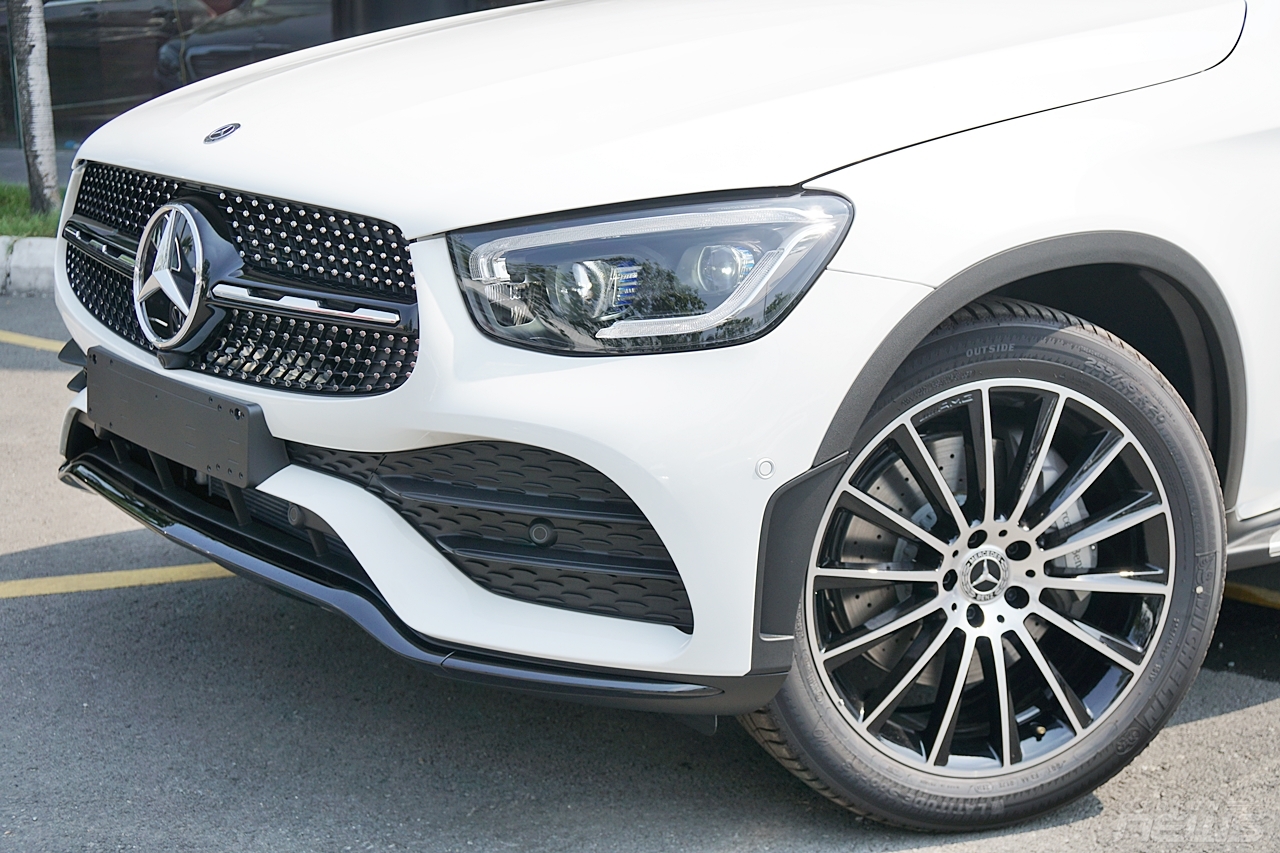 Ảnh thực tế Mercedes-Benz GLC 300 2020 đầu tiên tại Việt Nam anh thuc te mercedes benz glc 300 2020 dau tien tai viet nam