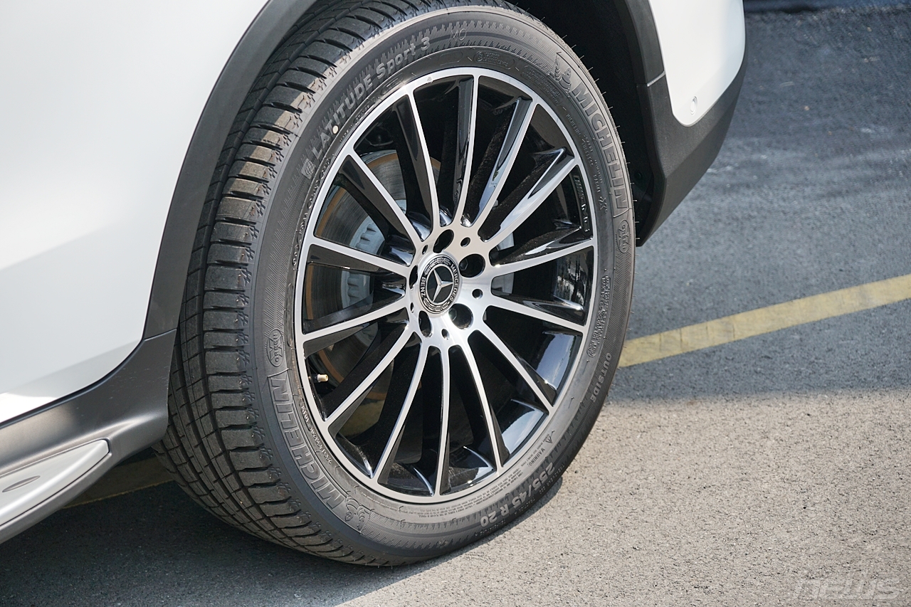 Ảnh thực tế Mercedes-Benz GLC 300 2020 đầu tiên tại Việt Nam anh thuc te mercedes benz glc 300 2020 dau tien tai viet nam